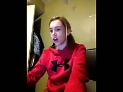 Une MILF aux seins secoués reçoit de l'argent en échange d'une video pornom chatte
